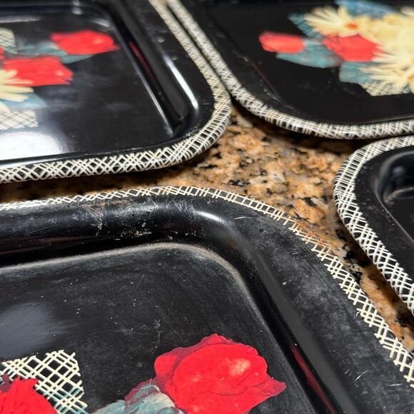 Vintage Mid-Century Red Roses White Daisies Black Metal Serving Trays Set of 4 - Picture 6 of 9